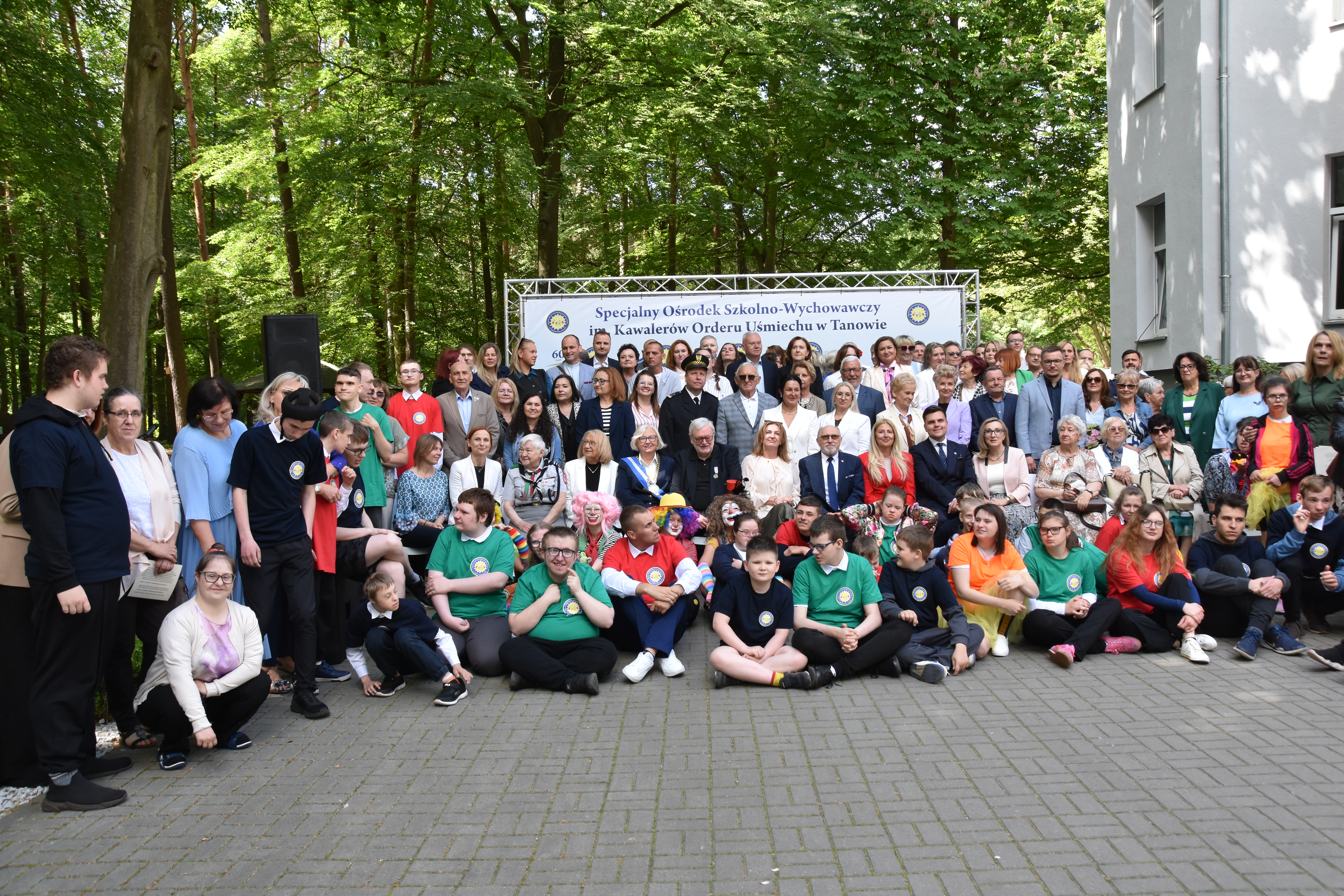 Uczestnicy jubileuszu 60lecia SOSW w Tanowie