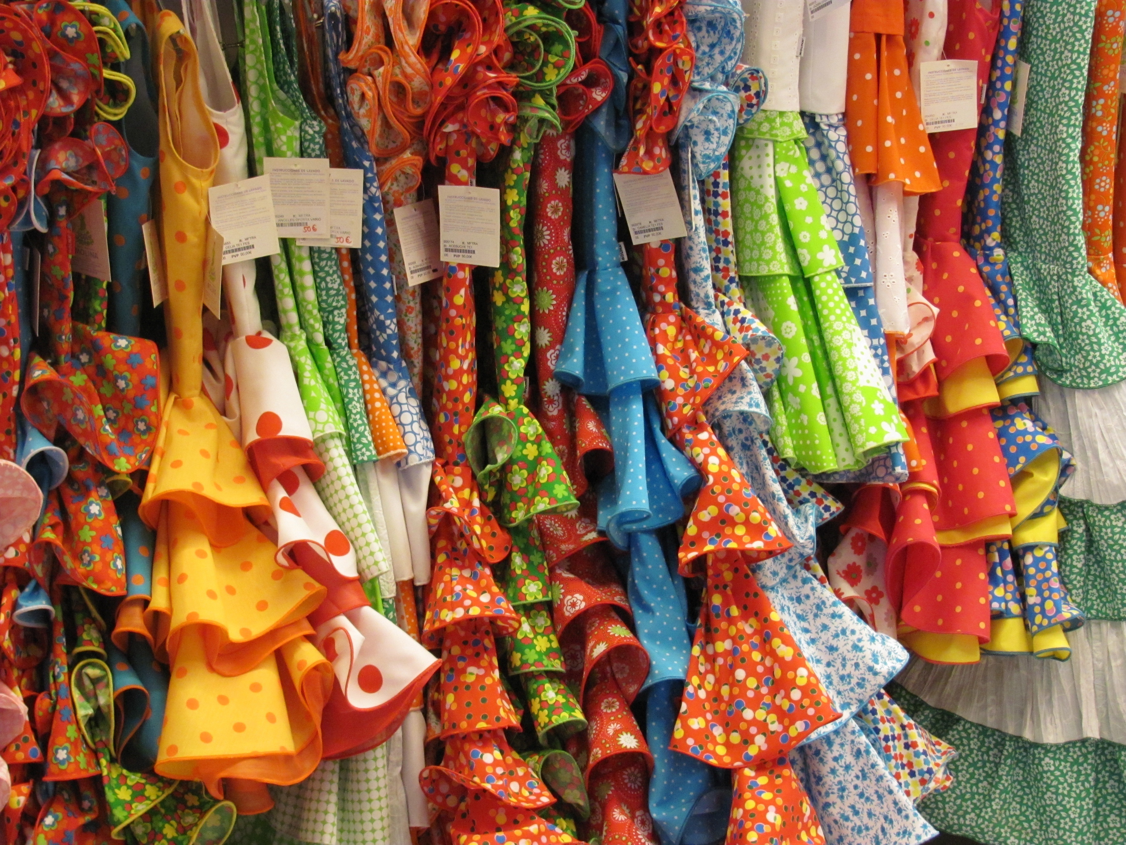 Ubrania na wieszaku
