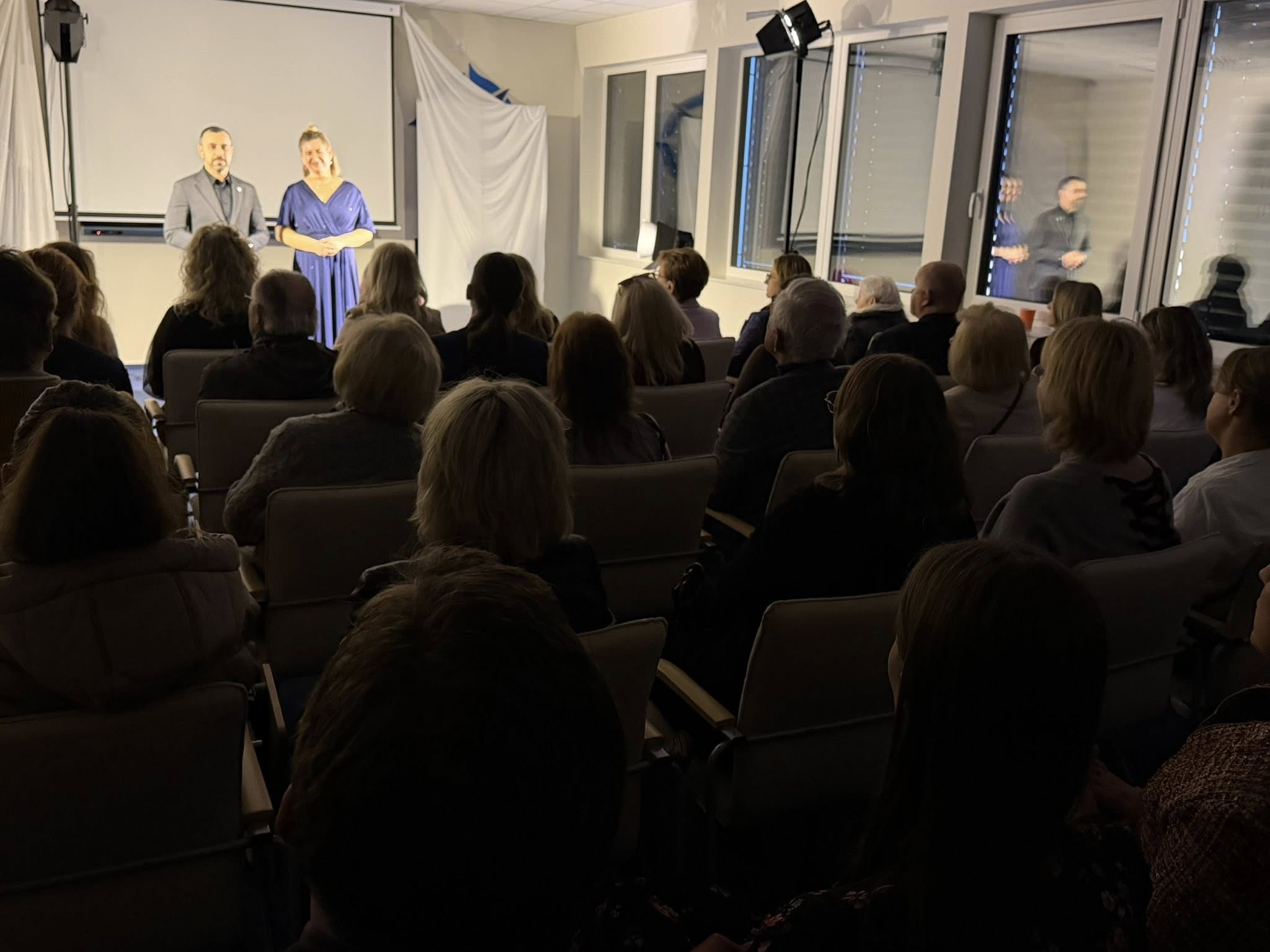 Starosta Policki i Pani Izabela Dryjańska witają gości podczas wydarzenia