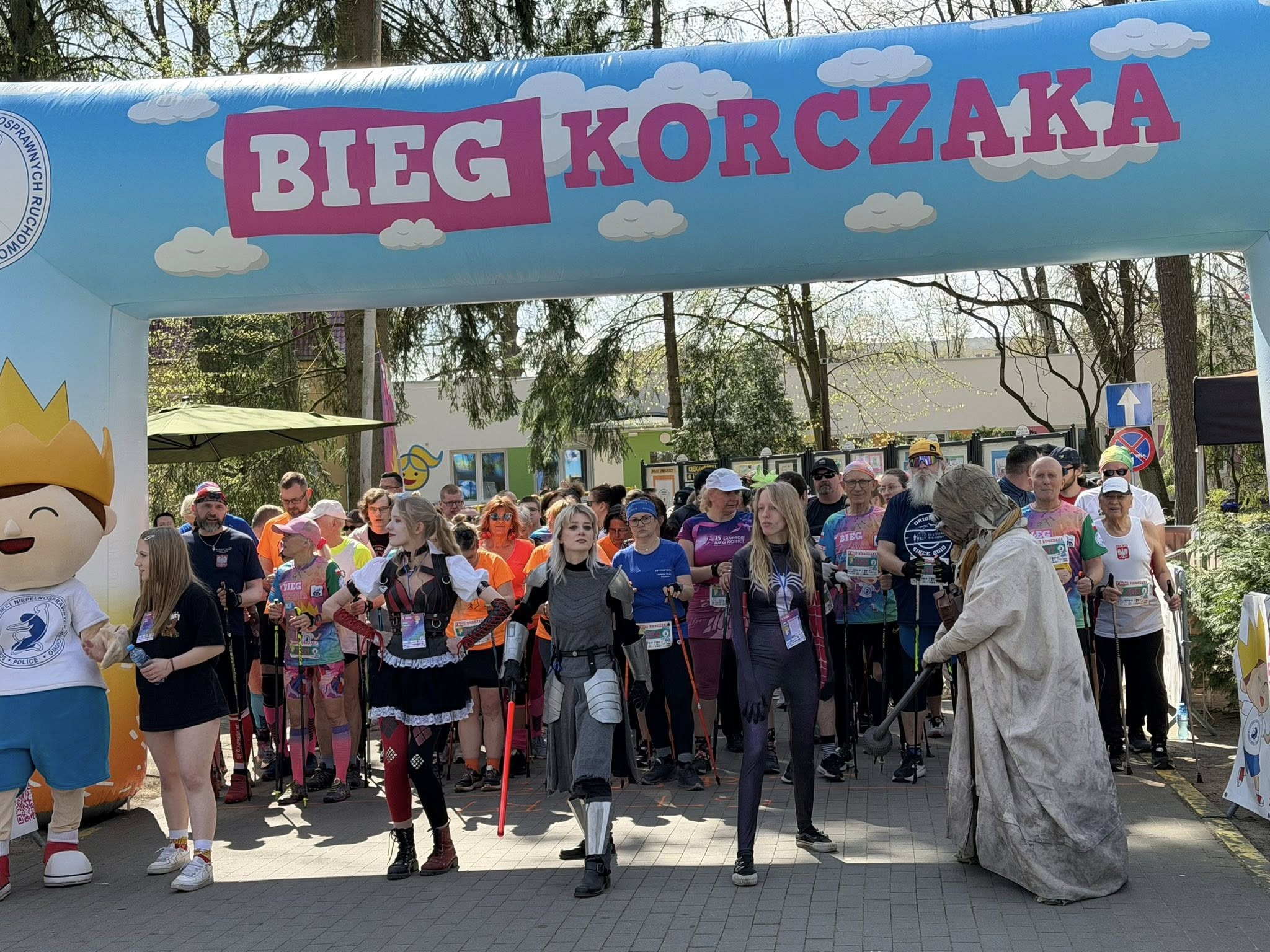 Uczestnicy szykują się do biegu