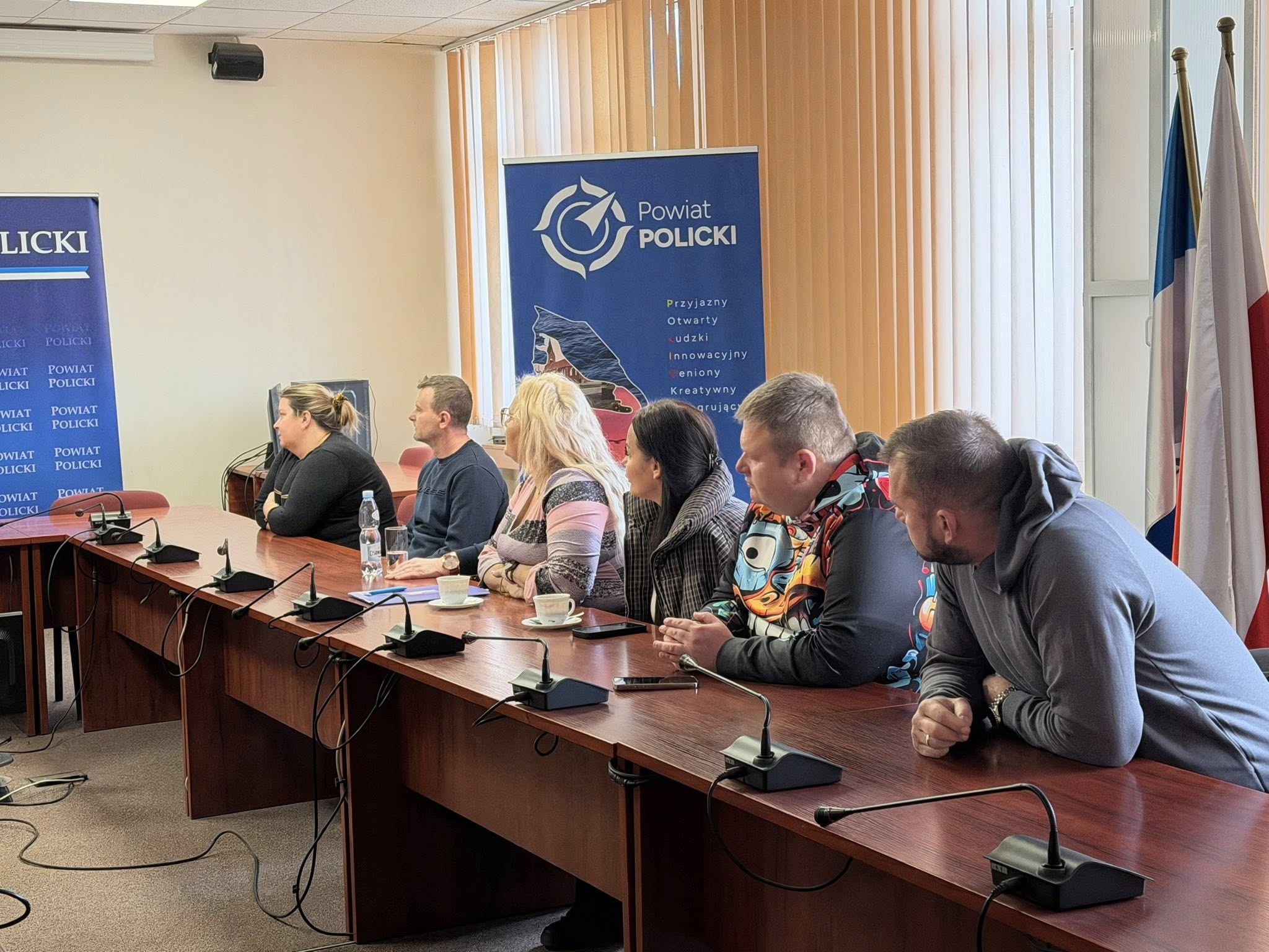 Spotkanie z zawodowymi rodzinami zastępczymi w Starostwie Powiatowym w Policach