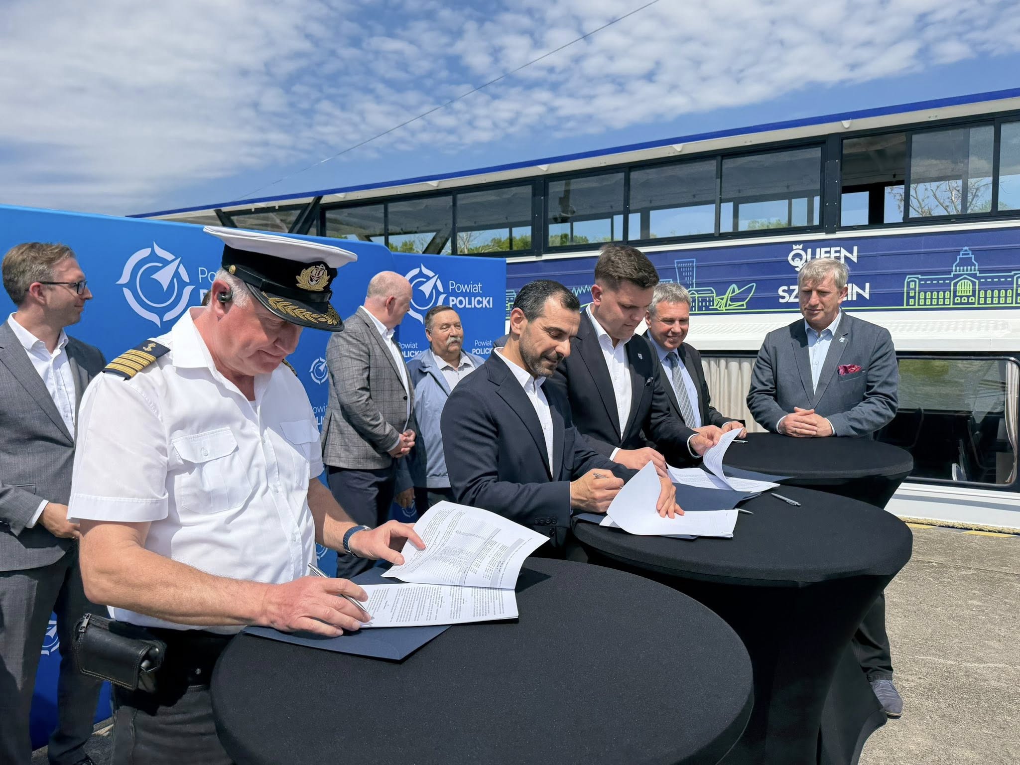 podpisanie umowy tramwaj wodny