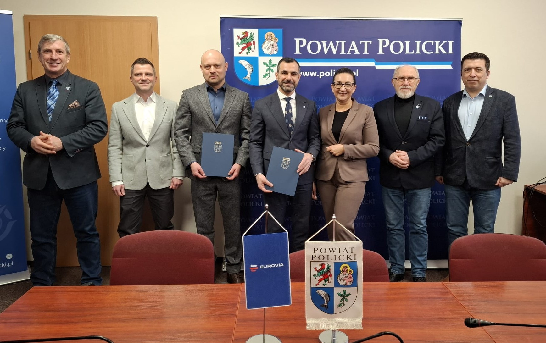 samorzadowcy na sali sesyjnej