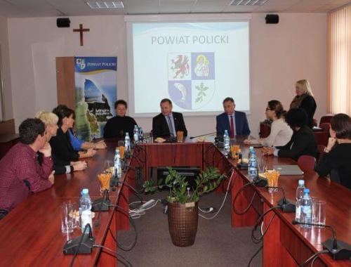 Przedstawiciele Fundacji Juan XXIII RONCALLI z Madrytu z wizytą w Starostwie Powiatowym w Policach