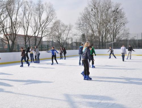 Ferie na sportowo - zapraszamy na lodowisko i na basen!