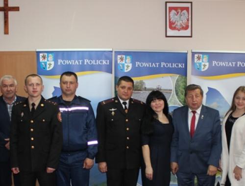 Wizyta delegacji straży pożarnej z Nowego Rozdołu w Starostwie Powiatowym w Policach