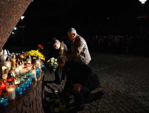 Spotkanie modlitewne pod figurą św. Jana Pawła II