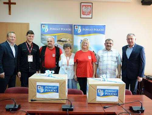 Powiat Policki wspiera akcję "Tornister Pełen Uśmiechów"