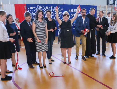 Rozpoczęcie roku szkolnego wraz z otwarciem przebudowanej szkoły w Dobrej