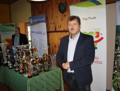 Lot gołębi na stulecie    odzyskania przez Polskę niepodległości