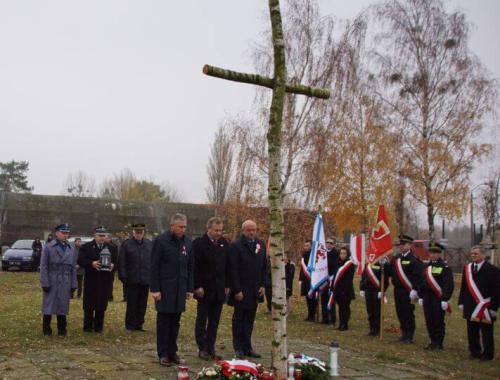 Pamięć i modlitwa pod krzyżem brzozowym