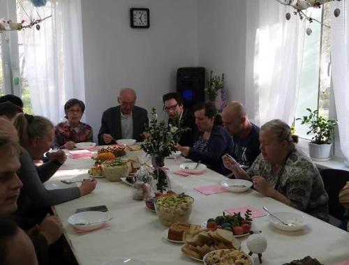 Spotkanie wielkanocne w siedzibie Powiatowego Klubu Samopomocy w Policach