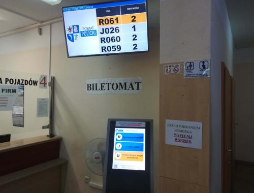 Uruchomiliśmy system kolejkowy w Wydziale Komunikacji, Transportu i Dróg