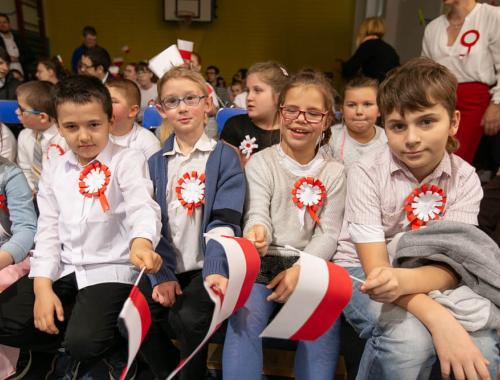 Uczniowie SOSW nr 1 w Policach świętowali 101. rocznicę odzyskania przez Polskę niepodległości