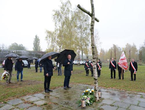 Pamięć i modlitwa pod krzyżem brzozowym