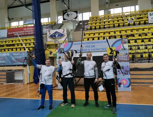 Zawodnicy UKS Defmar Police halowymi Wicemistrzami Polski