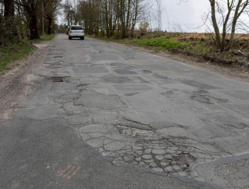 Wkrótce modernizacja drogi powiatowej Nr 3927Z Szczecin - Siadło Górne na trzech odcinkach