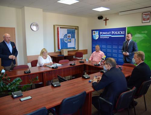 Podpisanie umów na wyposażenie stanowiska pracy