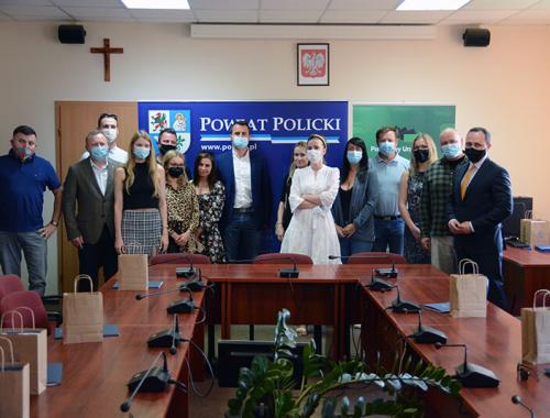 Przekazanie umów na dofinansowanie dla nowych przedsiębiorców