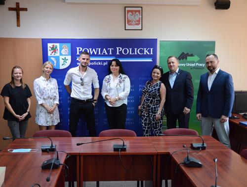 Przekazanie umów na dofinansowanie dla nowych przedsiębiorców