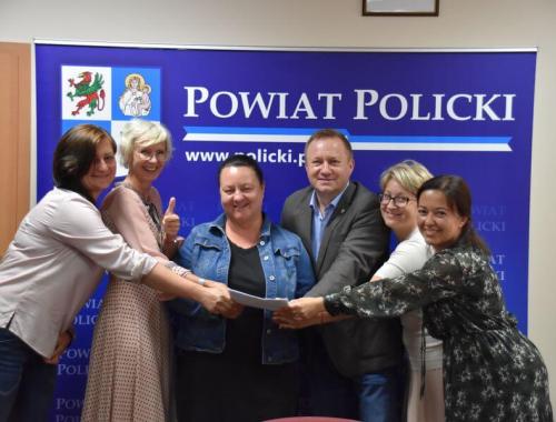 Podpisanie umowy na remont drogi powiatowej Nr 3927Z Szczecin – Siadło Górne