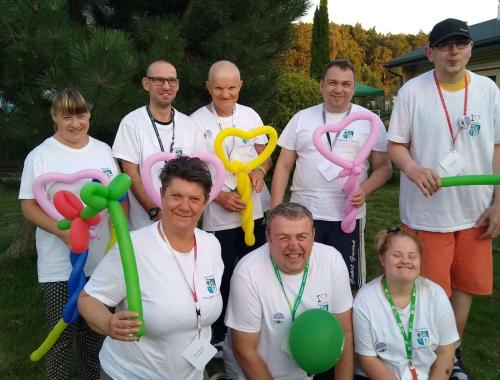 Uczestnicy Warsztatów Terapii Zajęciowej w Policach podczas wyjazdowych warsztatów w Łazach