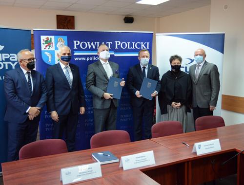Podpisano porozumienie pomiędzy Powiatem Polickim, a Grupą Azoty Polyolefins S.A. określające zasady współpracy przy realizacji zadań Centrum Kształcenia Zawodowego i Ustawicznego w Policach