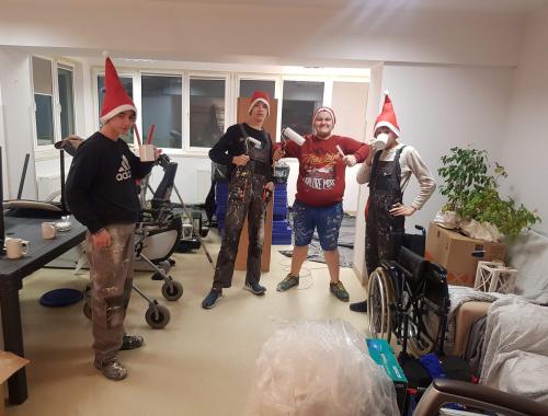 Wychowankowie trzebieskiego MOWu pomogli w remoncie Domu Dziennego Senior+