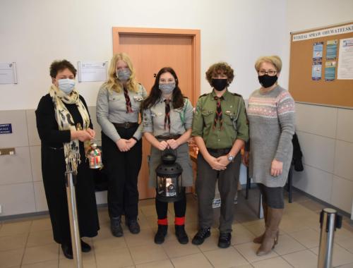 Betlejemskie Światło Pokoju w Starostwie Powiatowym w Policach