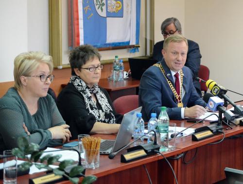 Zarząd Powiatu w Policach otrzymał jednogłośnie wotum zaufania i absolutorium za 2021 rok