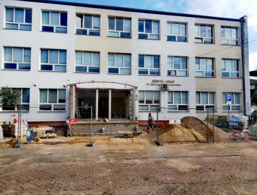 Trwa termomodernizacja budynku szkoły Zespołu Szkół im. I. Łukasiewicza w Policach