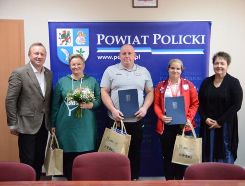 Spotkanie Zarządu Powiatu w Policach z Oliwią Styczyszyn brązową medalistką Mistrzostw Europy