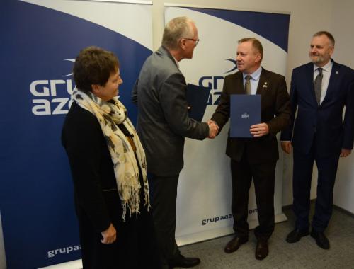 Podpisano umowę darowizny na remont i przystosowanie do zamieszkania jednego domku w Podgrodziu