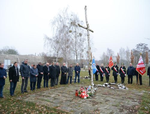 Pamięć ofiar Hydrierwerke Politz i modlitwa pod brzozowym krzyżem