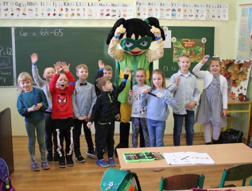 Noście odblaski, bądźcie widoczni i bezpieczni na drodze!