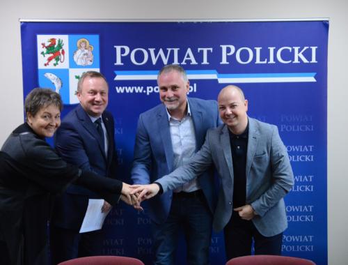 Podpisanie umowy na realizację inwestycji na drodze powiatowej Nr 3911Z na odcinku pomiędzy miejscowościami Bartoszewo, a Sławoszewo