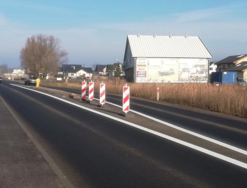 Oznakowanie poziome w obrębie wyspy drogowej przy wjeździe do m. Przęsocin