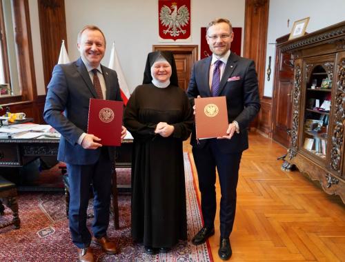 Podpisano umowę na dofinansowanie zadania realizowanego w Domu Dla Matek z Małoletnimi Dziećmi i Kobiet w Ciąży w Karwowie