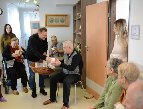 Świąteczna wizyta w Dziennym Domu Senior+ i Regionalnym Centrum Wsparcia Osób Niesamodzielnych