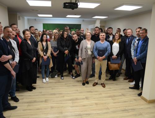 Wręczono umowy w pierwszej edycji tegorocznego naboru na rozpoczęcie własnej działalności gospodarczej