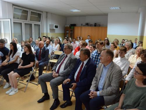Wręczono nagrody laureatom konkursów przedmiotowych w Gminie Police