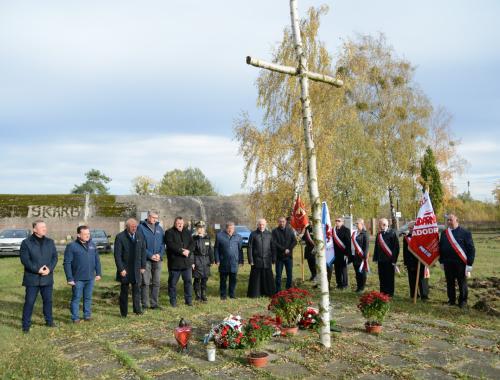 Pamięć ofiar Hydrierwerke Politz i modlitwa pod brzozowym krzyżem