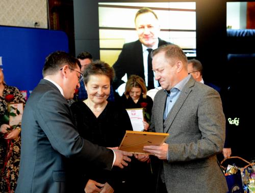 Wyróżnienie dla Powiatu Polickiego z okazji Dnia Pracownika Socjalnego