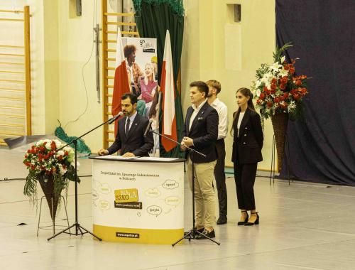 Uroczyste rozpoczęcie roku szkolnego w Zespole Szkól im. Ignacego Łukasiewicza w Policach