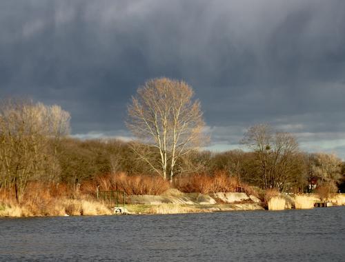 Uwaga obowiązuje czasowy bezwzględny zakaz poruszania się po wałach przeciwpowodziowych