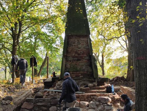 Niespodzianki przy renowacji pomnika w Stolcu
