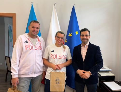 Wizyta paralimpijczyków w Starostwie Powiatowym w Policach