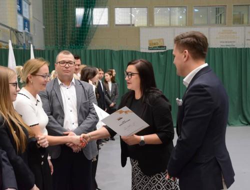 Uroczyste zakończenie roku szkolnego klas maturalnych w Zespole Szkół im. I. Łukasiewicza w Policach
