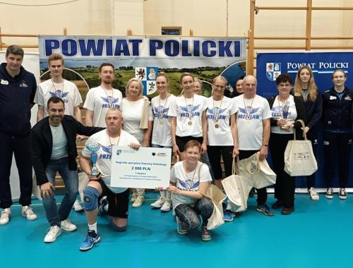 Przecław triumfuje w Integracyjnym Turnieju Siatkarskim o Puchar Starosty Polickiego!