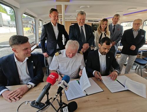 Samorządowy Szlak Wodny rusza! Umowa podpisana na pokładzie „Queen of Szczecin”